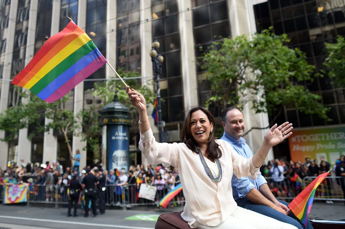 Kamala Harris participa en marcha por el orgullo LGBTQ+ en Washington