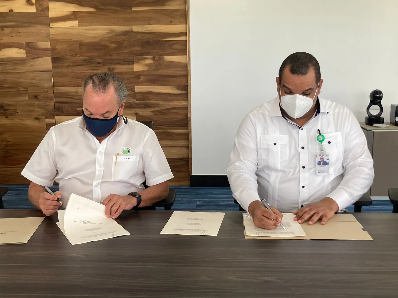 Comisión de Energía firma con Grupo Punta Cana  contrato de concesión 