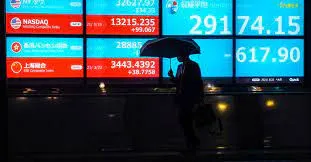 El Nikkei pierde un 1,72 % a media sesión por renovado temor a ómicron