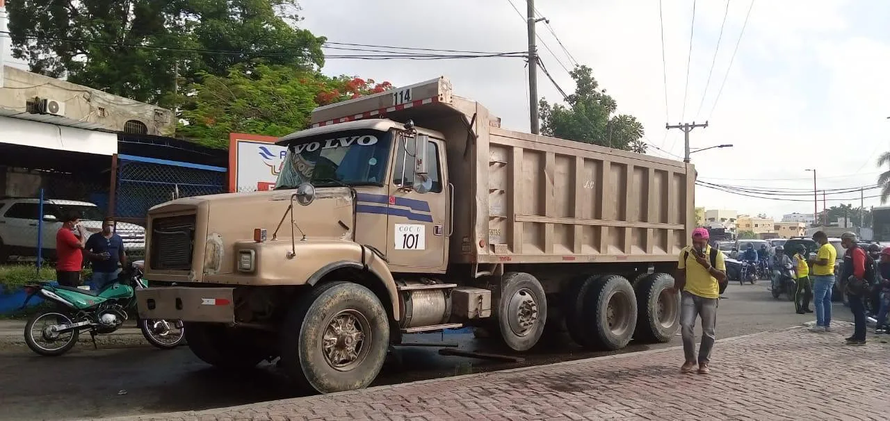 Muere hombre al ser embestido por camión en Jacobo Majluta con Colombia