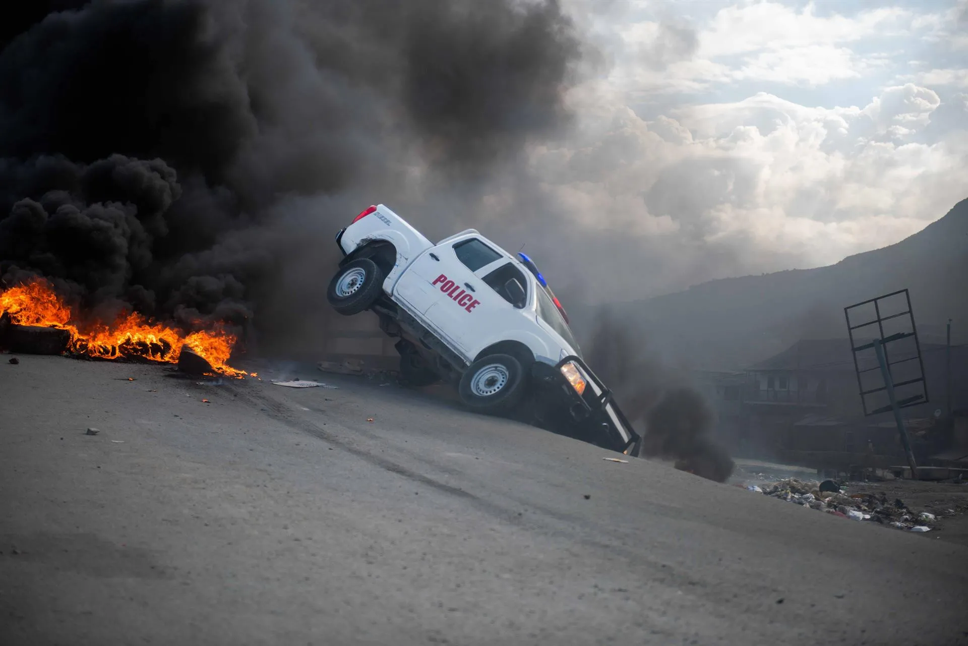 Arden barricadas en Cap-Haitien en la víspera de funeral de Moise