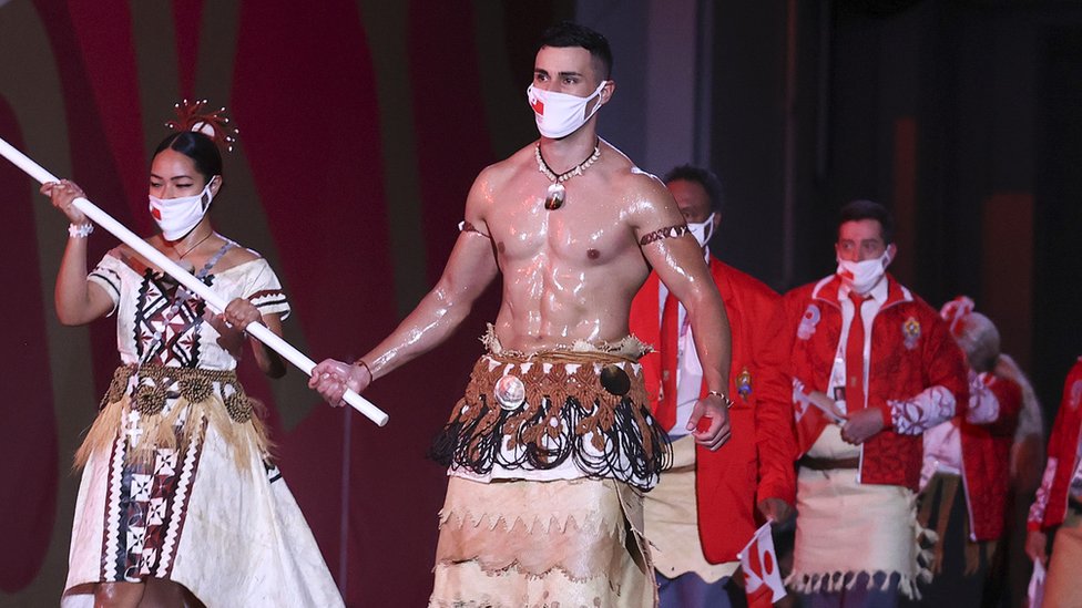 Tokio: Pita Taufatofua, el atleta de Tonga que se robó de nuevo la atención en la apertura de los Juegos Olímpicos