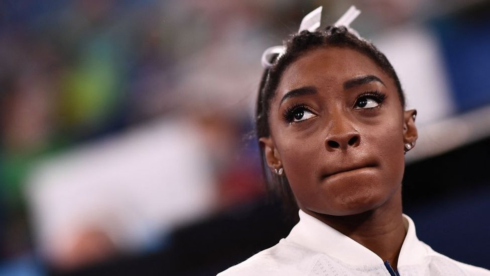 Simone Biles explica por qué se retiró de la final de gimnasia por equipos en Tokyo 2020: Tengo que concentrarme en mi salud mental