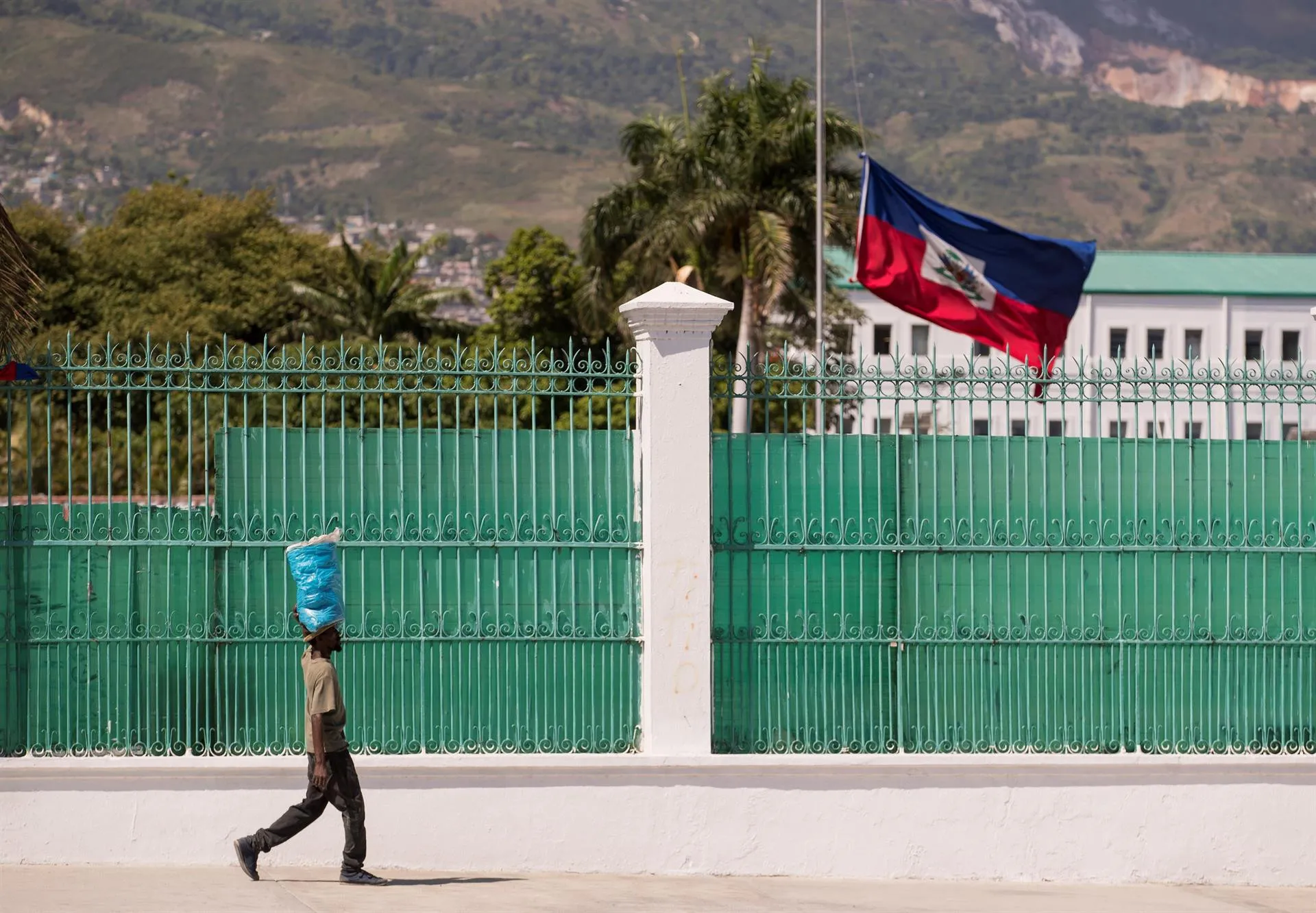Politólogo propone solución sociopolítica a la crisis de Haití