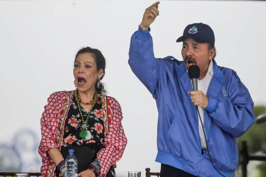 Aspirante presidencial opositora abandona Nicaragua ante acoso y persecución