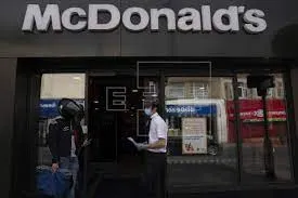 McDonald’s gana 3.756 millones en el primer semestre, un 136 % más