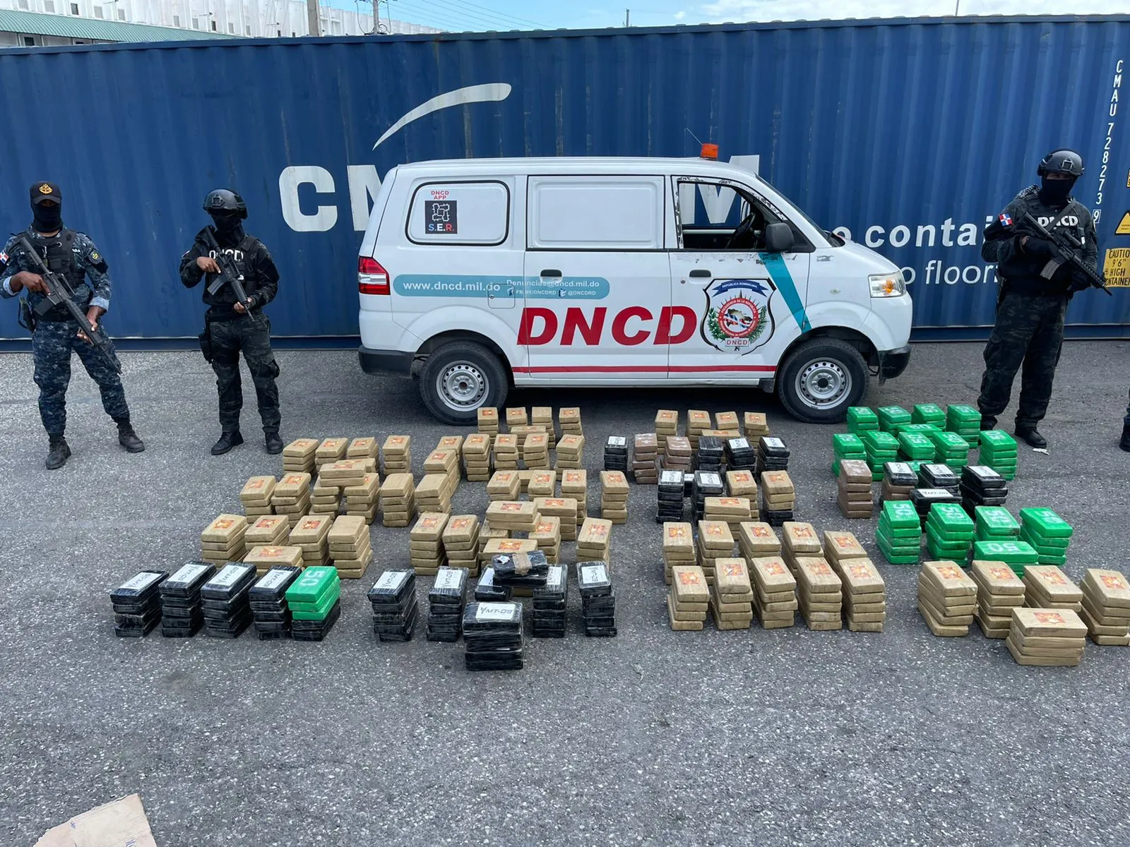 DNCD incauta 862 paquetes presumiblemente cocaína en operativos diferentes