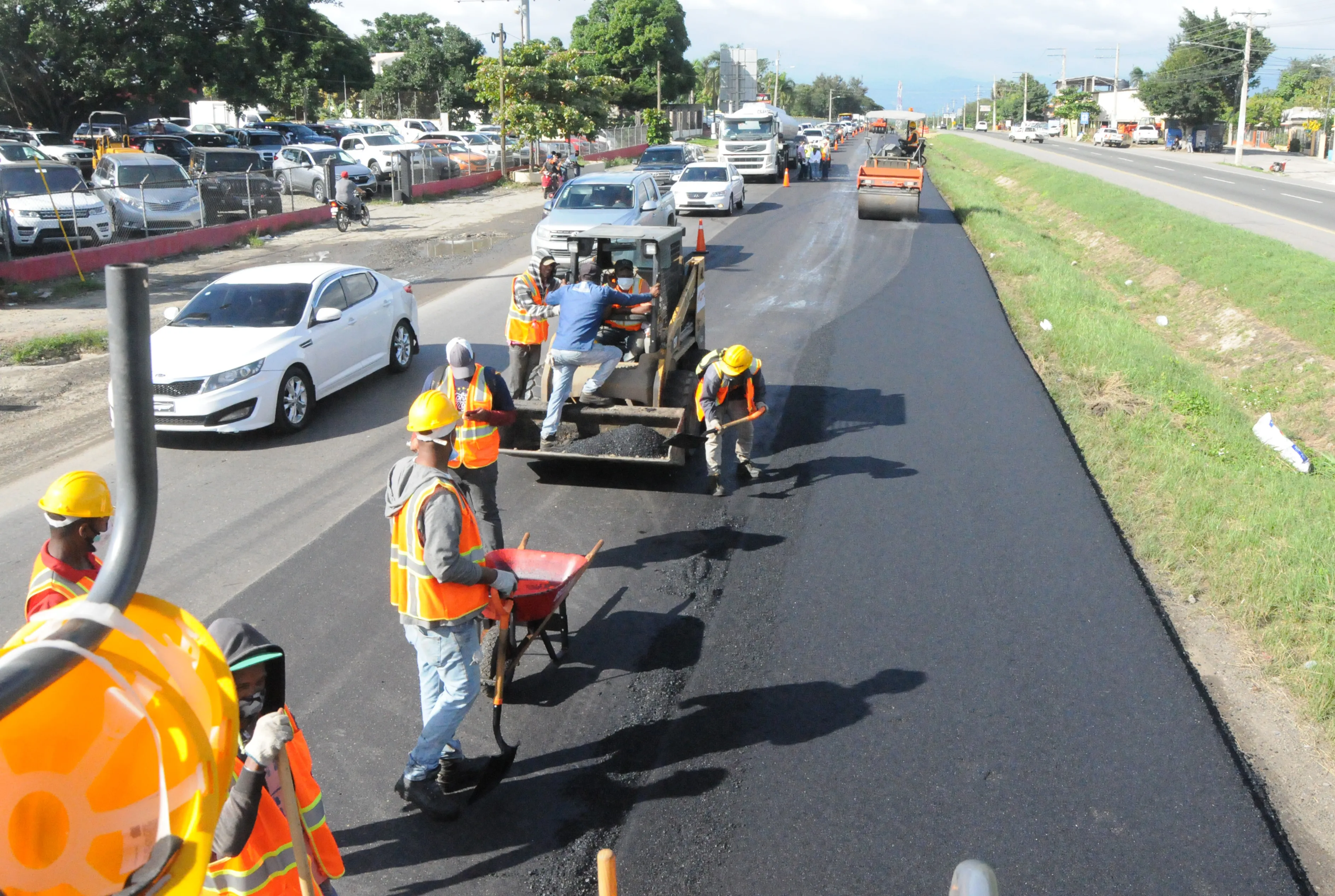 Obras Públicas: carril provisional en La Penda, autopista Duarte, por construcción retorno vehicular