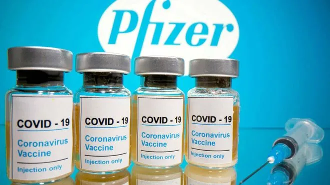 Vacunas Pfizer no fueron probadas para frenar transmisión COVID, admite ejecutiva