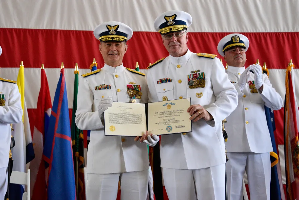 Jefe de la Armada RD participa en cambio mando del Servicio Guardacostas EEUU