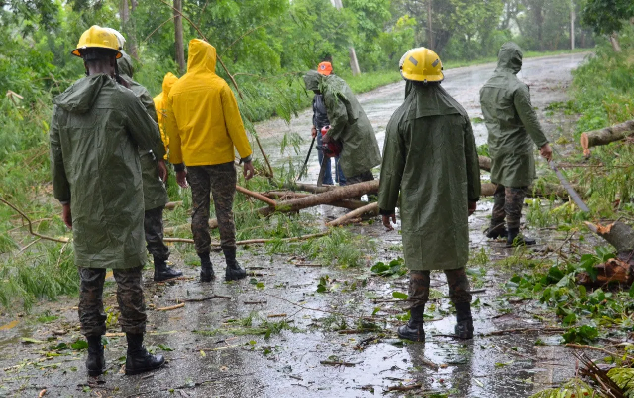 Unidades de asistencia FF.AA., listas para socorrer a damnificados en temporada de huracanes
