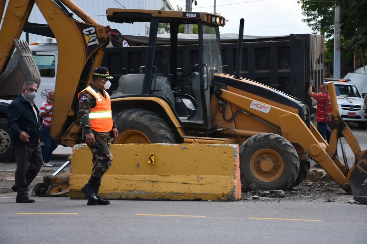 Comisión Militar y Policial de Obras Públicas cierran pasos ilegales