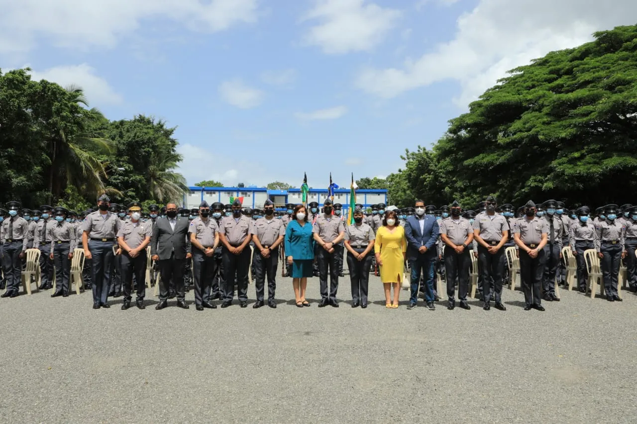 Policía Nacional gradúa a 927 nuevos agentes