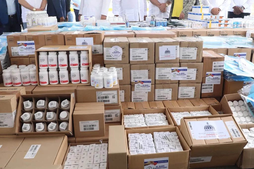 Gobierno entrega en La Vega RD$40 millones en medicamentos e insumos