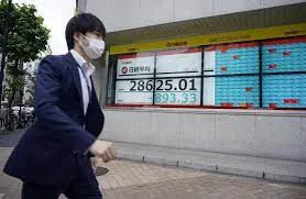 La Bolsa de Tokio sube un 2,25 % animada por Wall Street y buenos indicadores