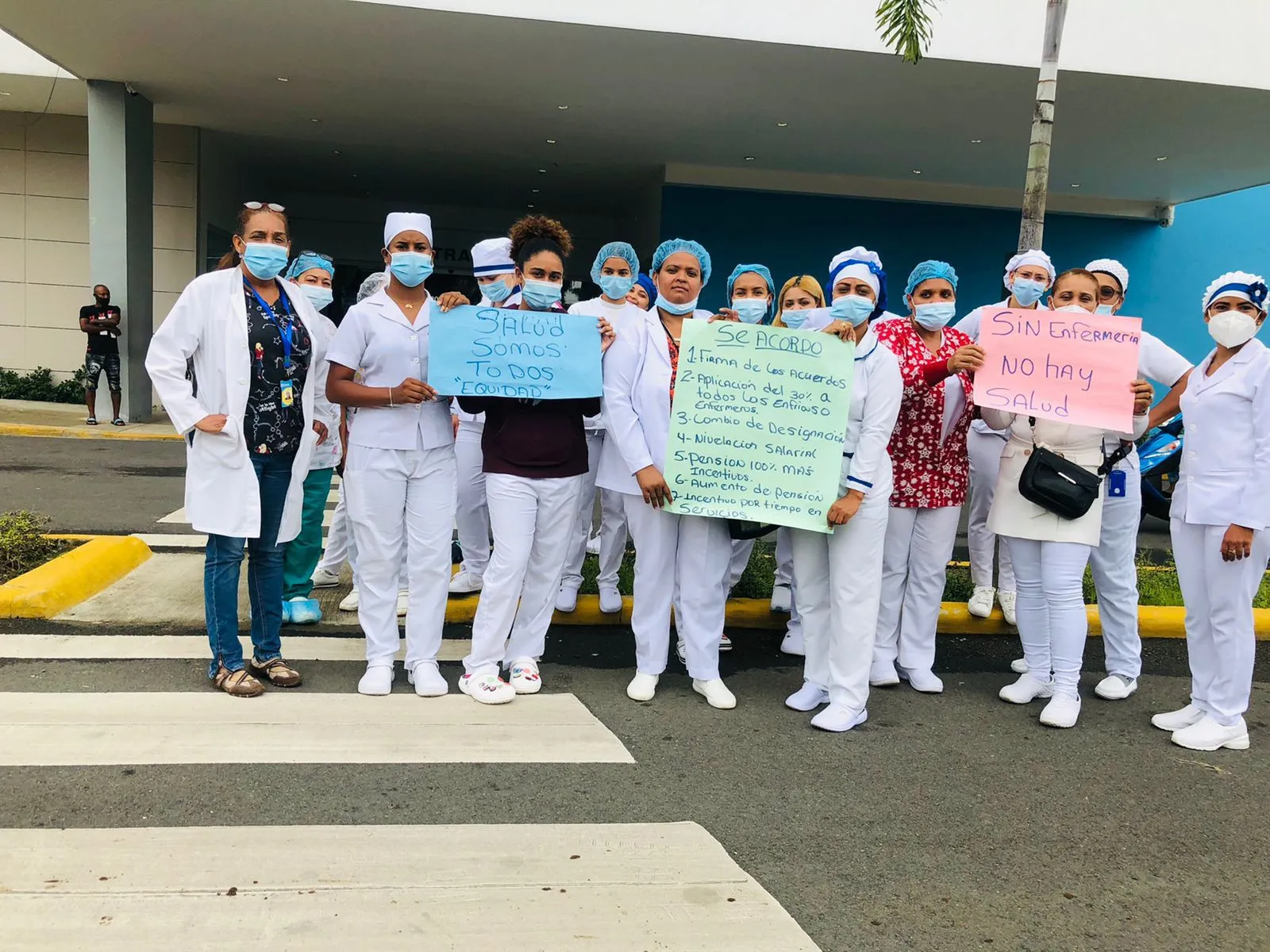 Enfermeras piden aumentos salarial a nivel nacional
