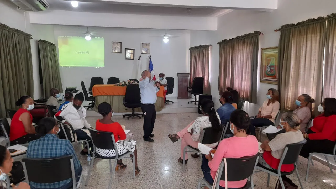 Alcaldía de Bayaguana y la OSAM inician taller a mujeres campesinas