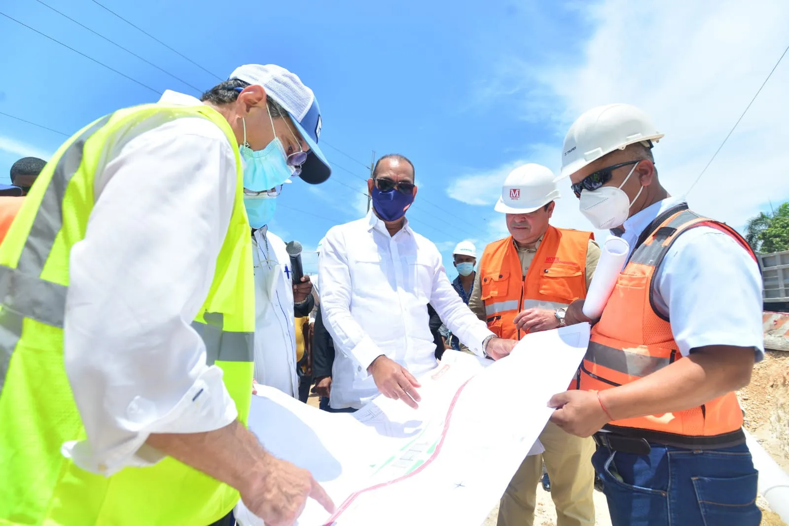 Obras Públicas construye distintas obras viales en Santo Domingo Este