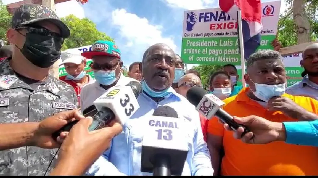Fenatrano exige al gobierno saldar deuda de RD$ 142 millones con transportistas de la Gómez