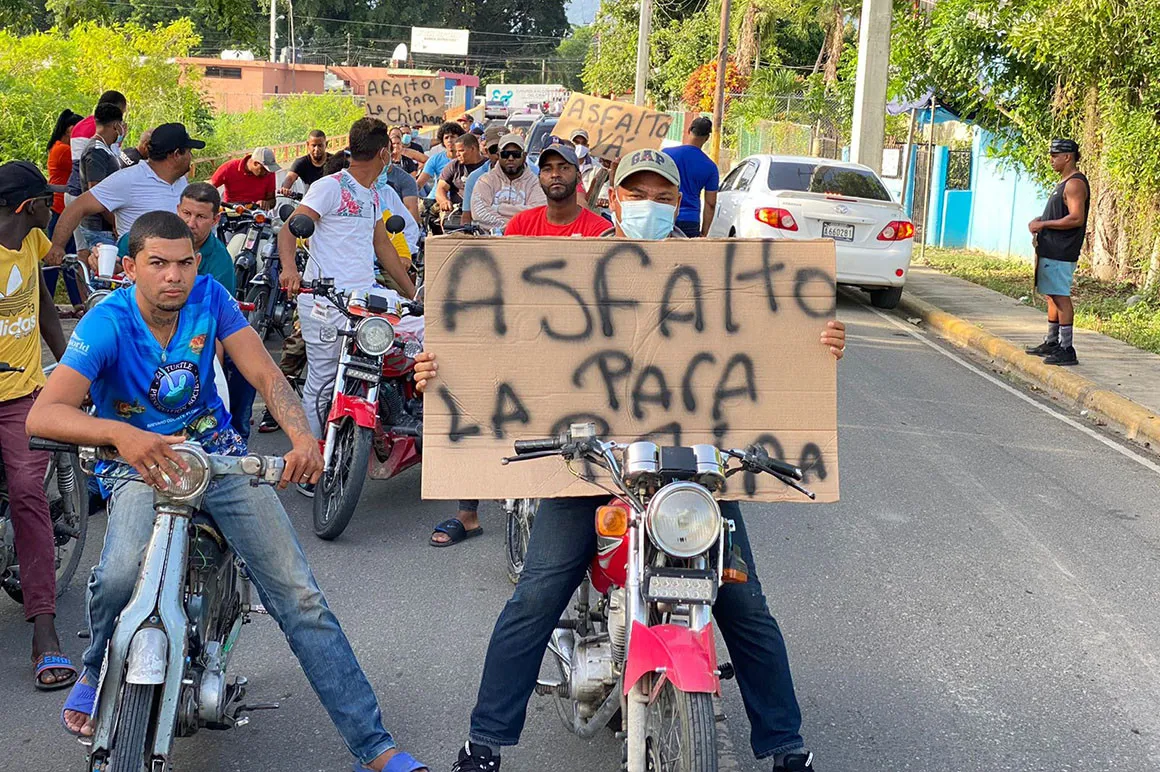 Comunidades distrito Canca La Reyna marchan para reclamar arreglo de calles