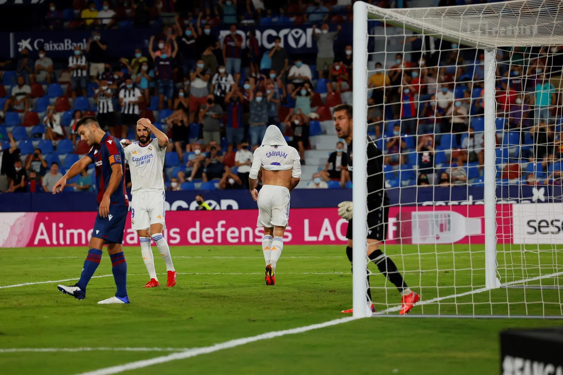 El Atlético marca pauta y Vinicius alivia tropiezo del Real Madrid
