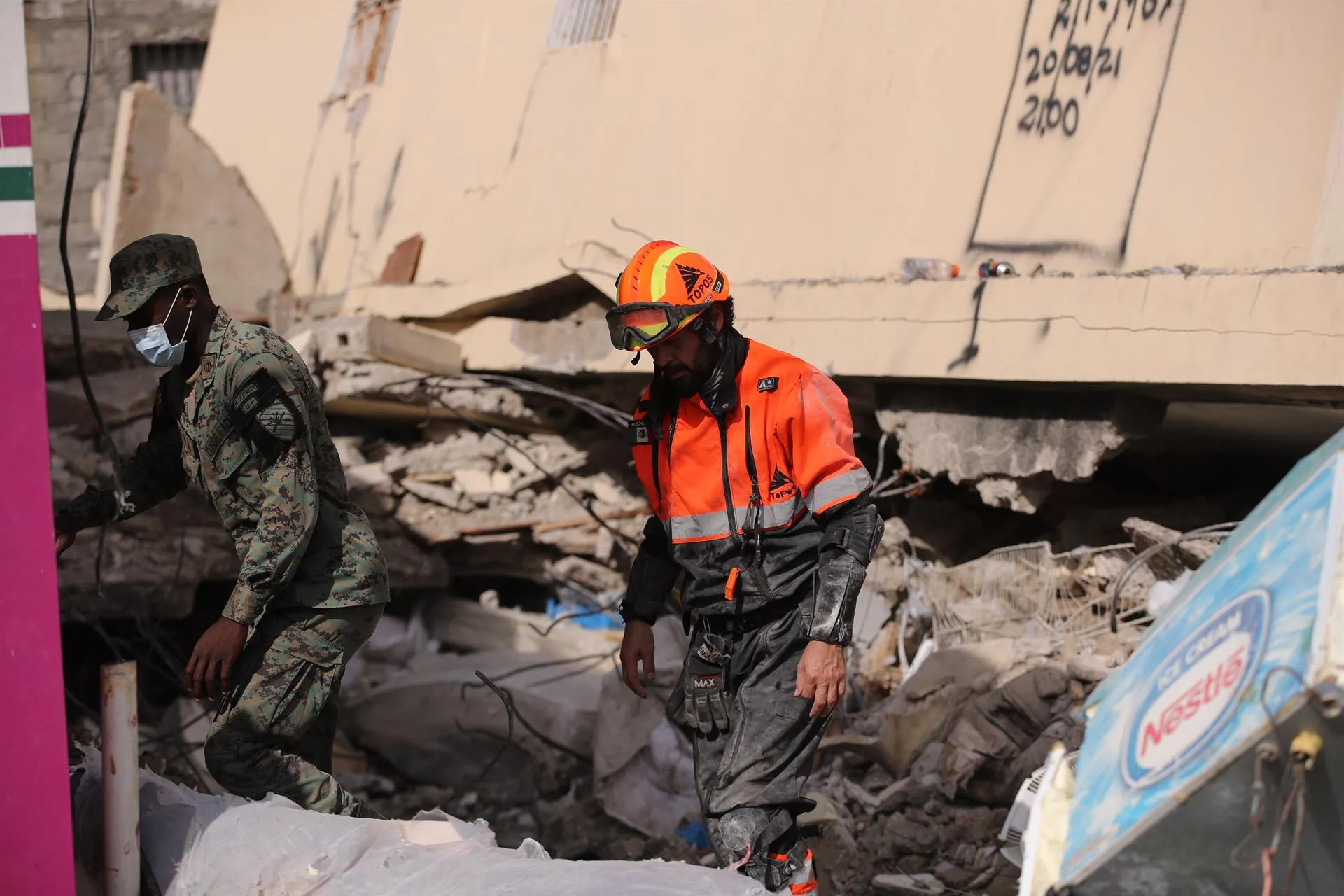 Autoridades de Haití piden a topos mexicanos abandonar rescate de víctimas