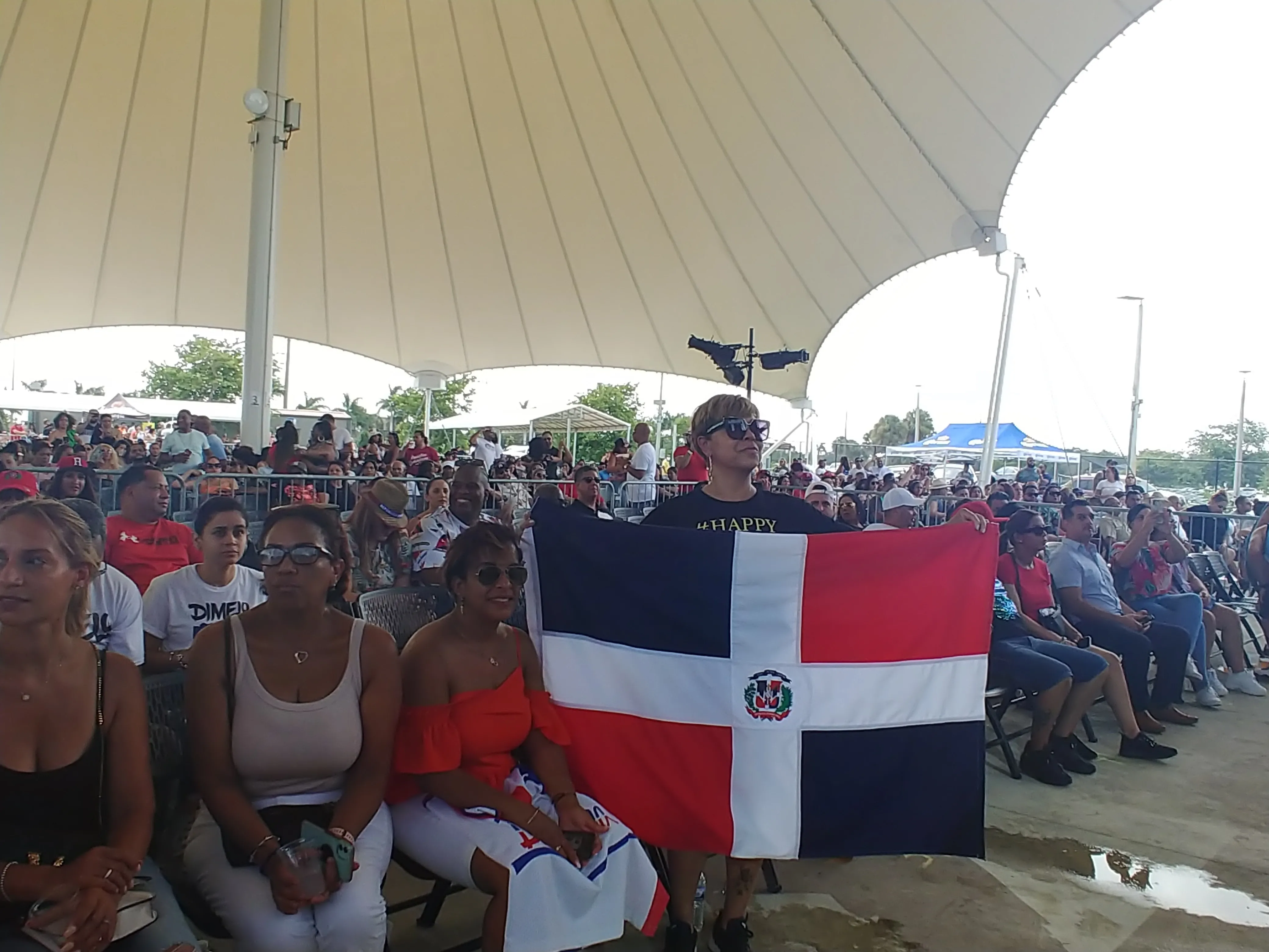 Artistas dominicanos reactivan los espectáculos en Florida