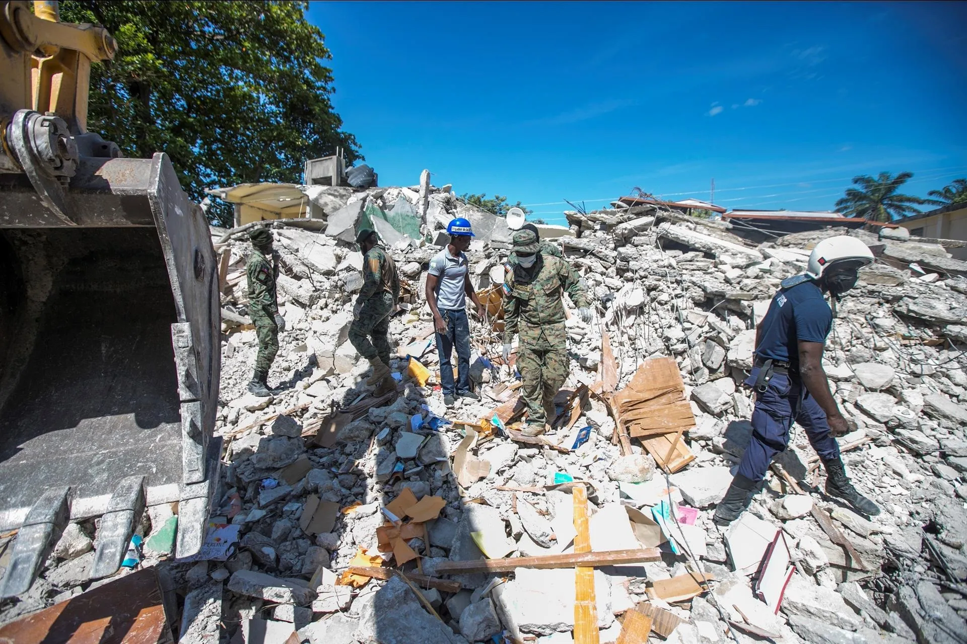 Sube a 1.419 número de haitianos muertos por terremoto