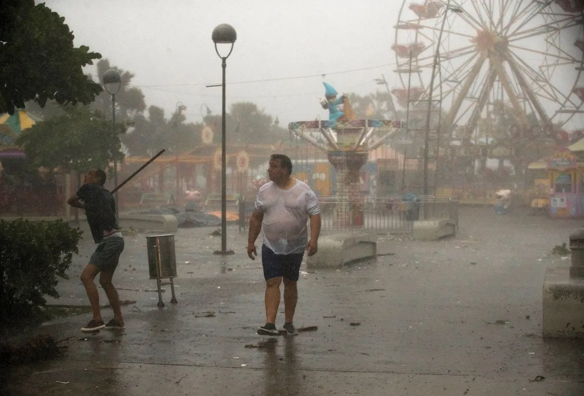 Depresión tropical Fred continúa arrojando fuertes lluvias sobre La Española