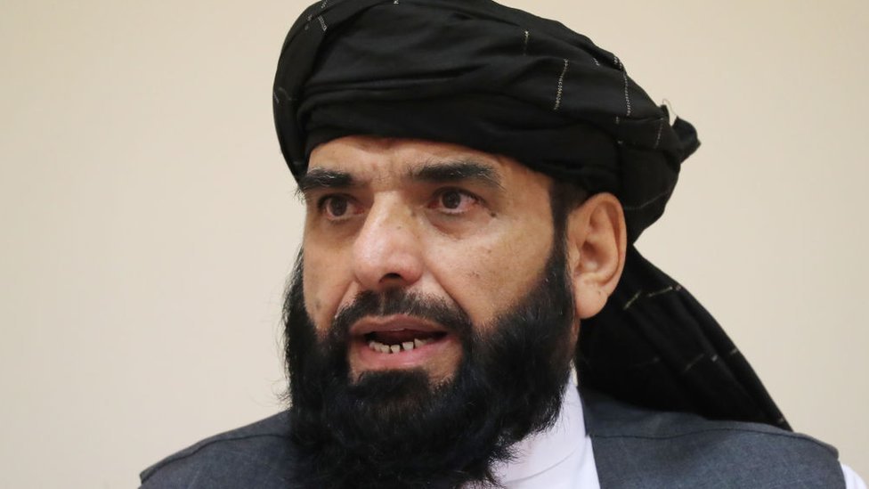 Afganistán: un portavoz del Talibán habla con la BBC luego de que el grupo islamista entrara en Kabul