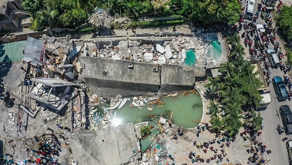 Suman 304 los muertos por el terremoto en Haití