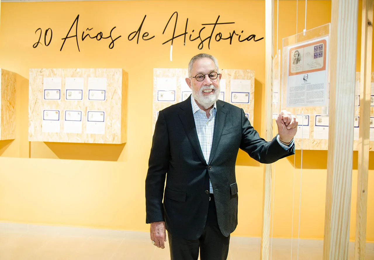 Inauguran exposición “entre sellos y cartas” de Campos de Moya