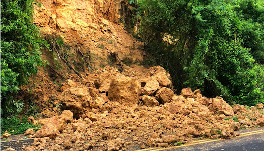Obras Públicas informa sobre deslizamiento de tierra en autopista del Nordeste
