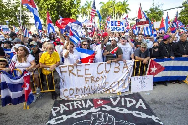 Cubanos en Miami llaman a un 