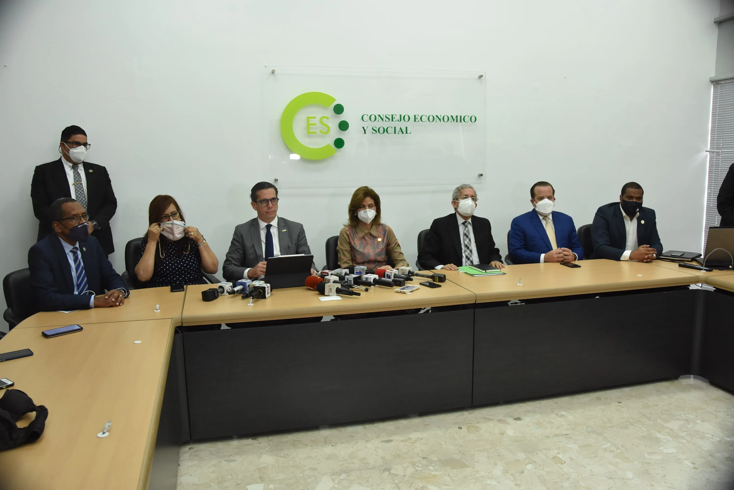 Profesor Suárez propone ciudadanía exija declaración de impuestos de 5 años a participantes en el Diálogo Nacional