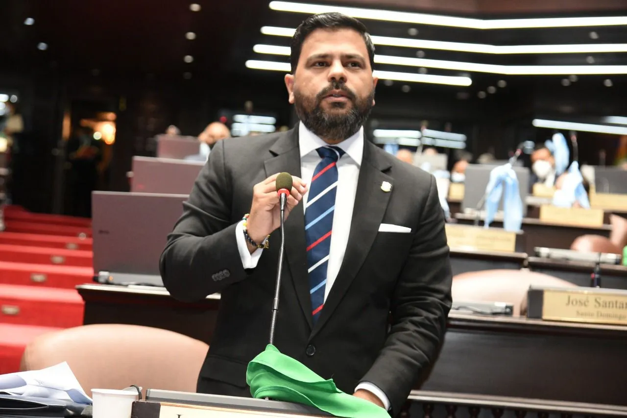 Diputado Leonardo Aguilera rinde cuentas con 24 iniciativas legislativas