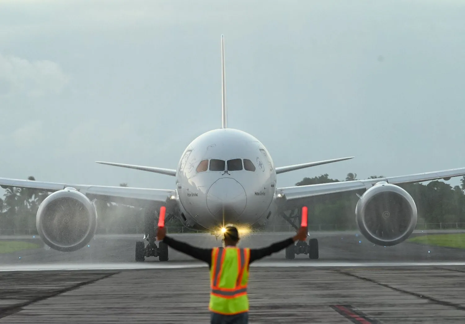 Suspenden operaciones en aeropuertos Las Américas y La Isabela por tormenta Fred