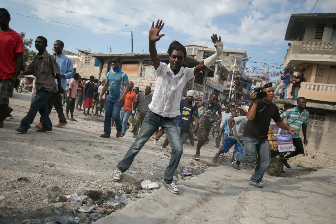 RD pide apoyo inmediato para Haití, mientras deporta a 