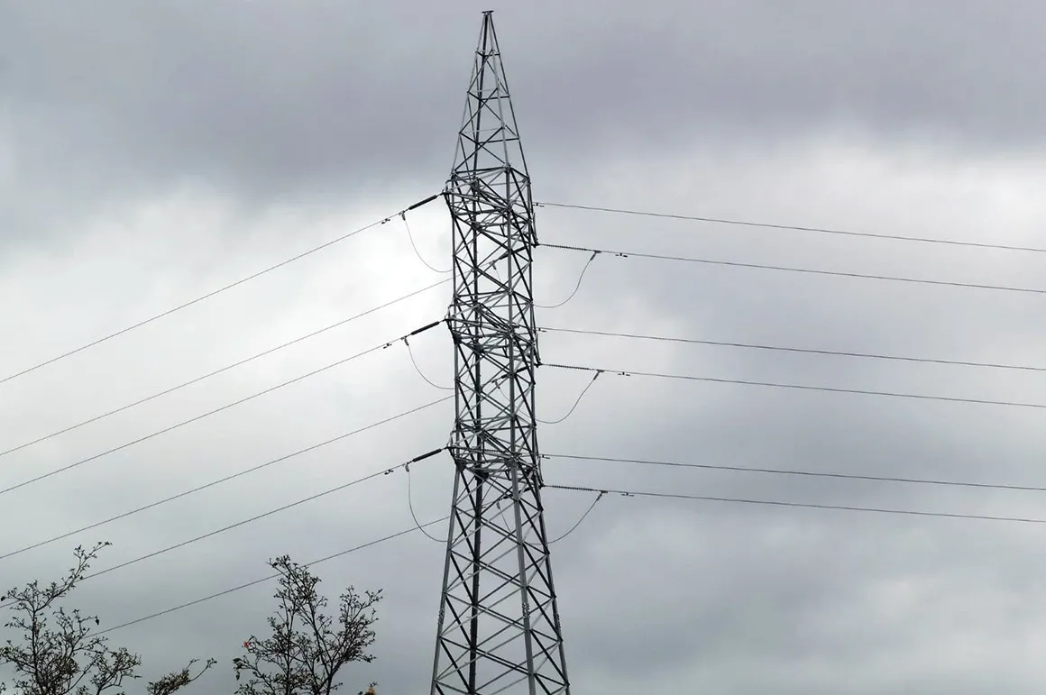 Tormenta provoca averías en infraestructuras de transmisión eléctrica en zona Este