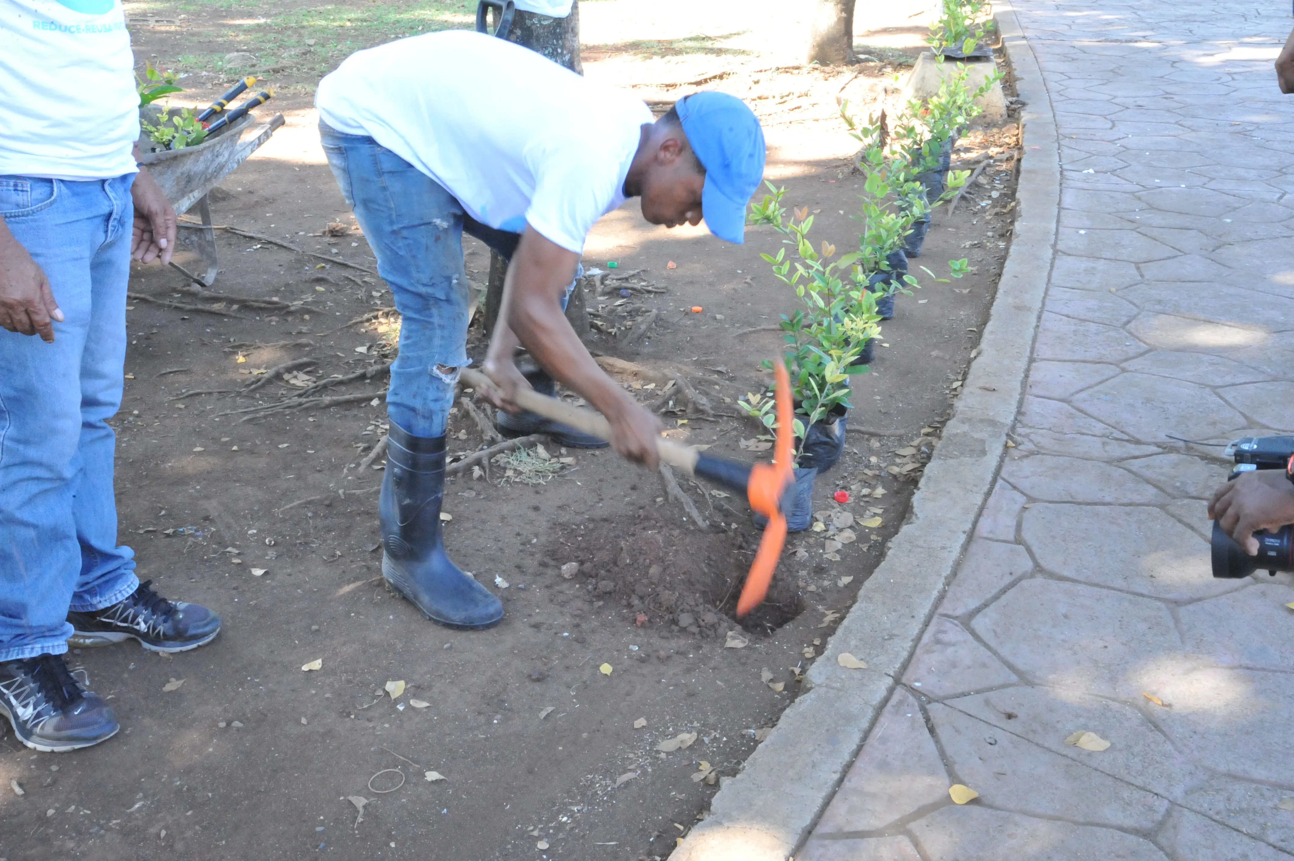 Liga Municipal comienza plan embellecimiento y educación manejo basura