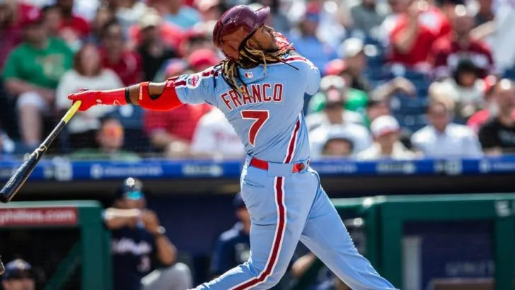 El venezolano Márquez brilla desde el montículo y Maikel Franco pega batazo