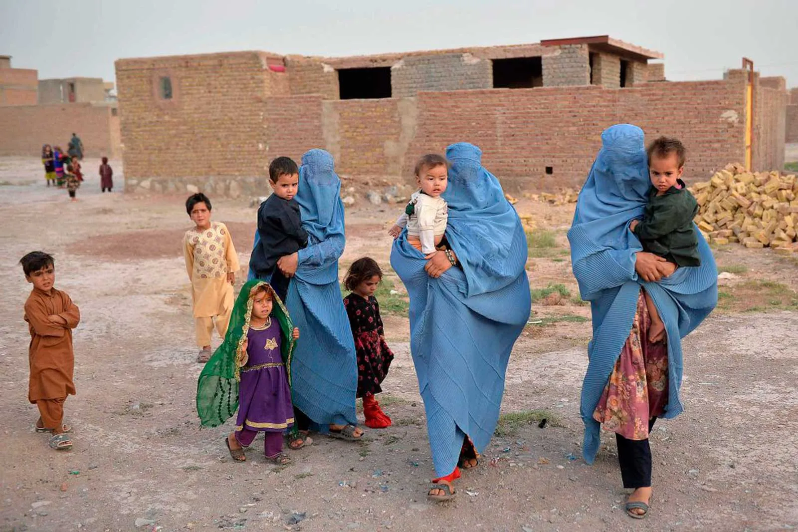 Ante regreso gobierno Talibán, Guterres pide se proteja a mujeres y niñas