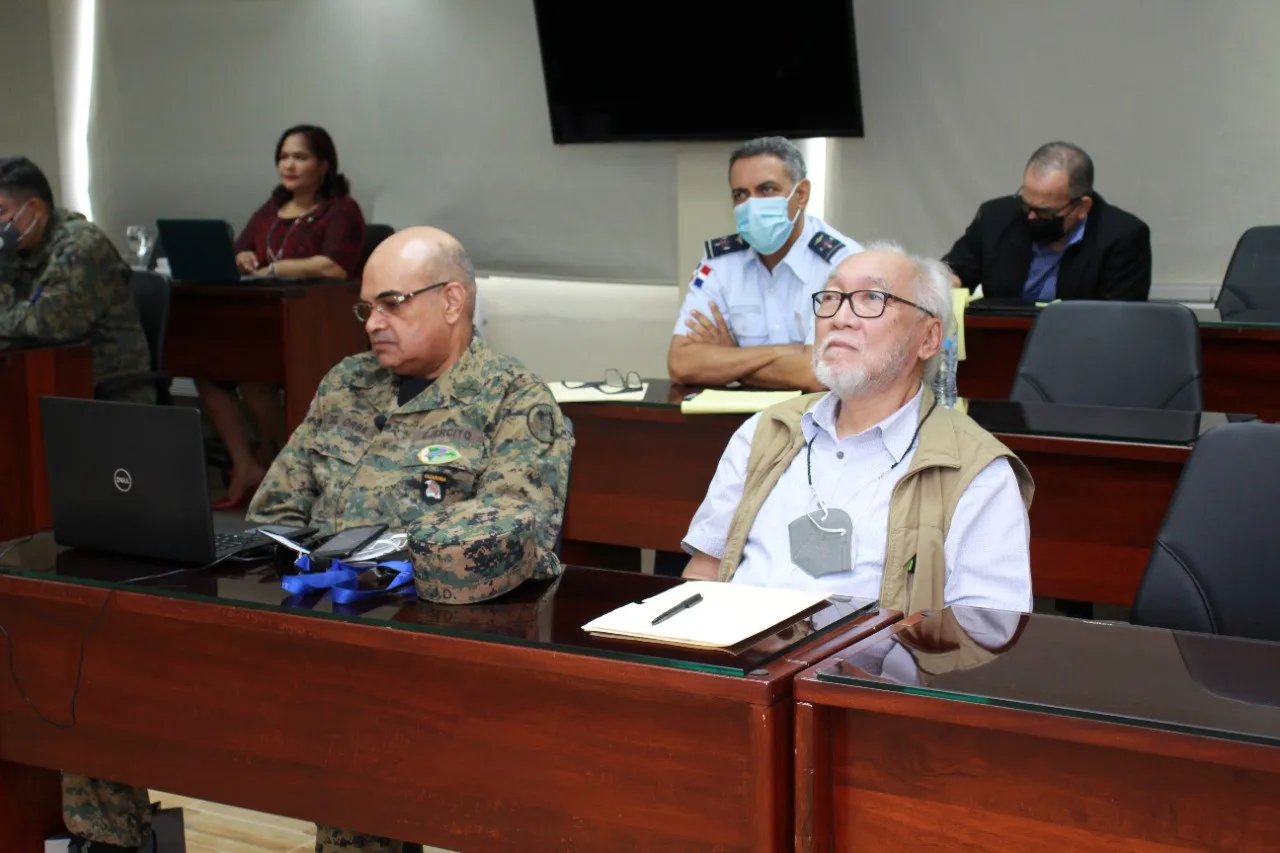 Fuerzas Armadas discuten redacción de Libro Blanco Defensa