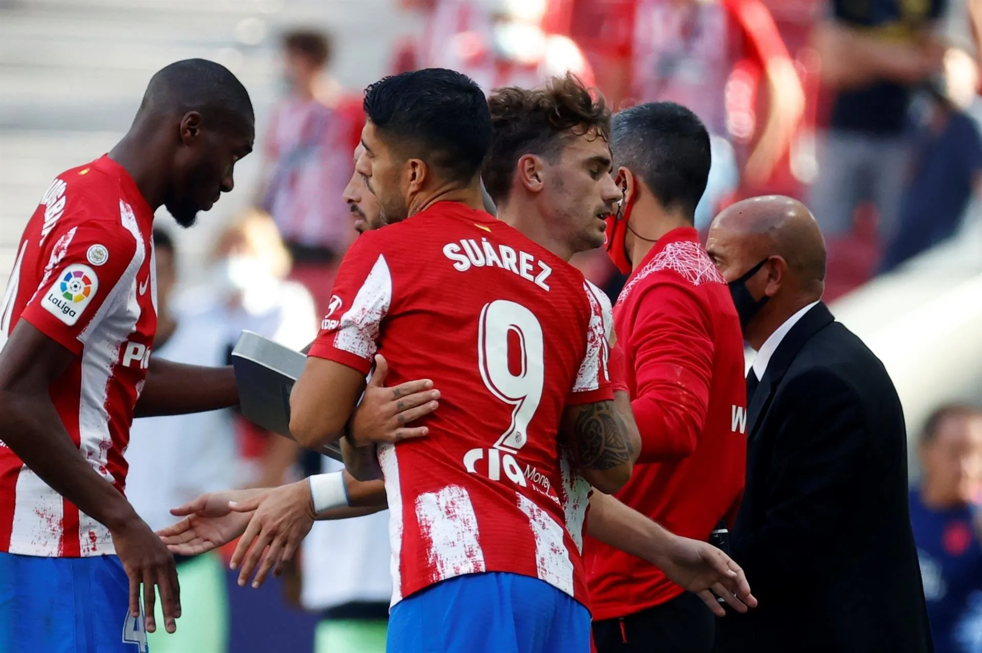 Uruguayo Luis Suárez resucita al Atlético de Madrid