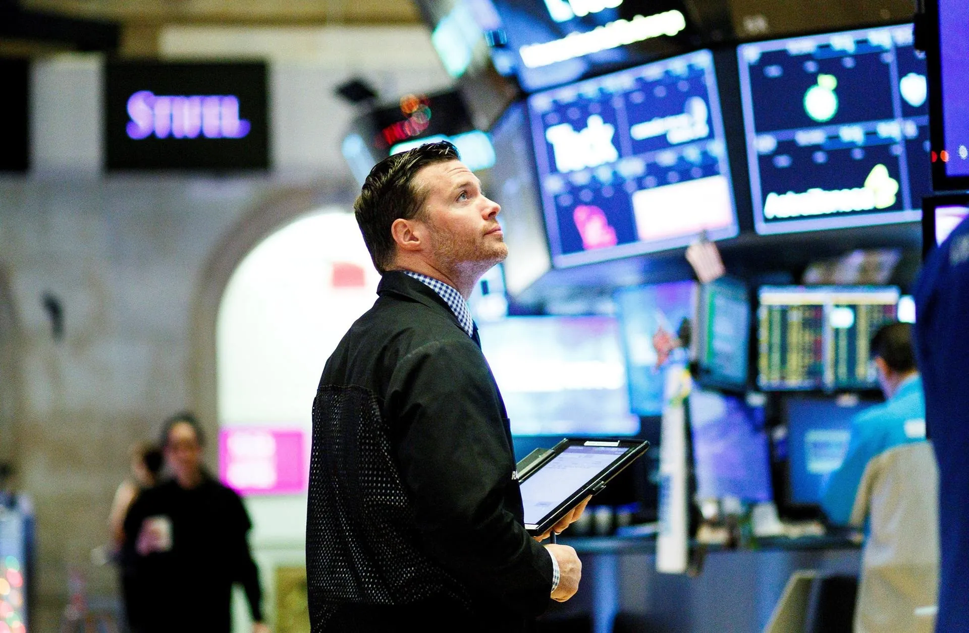 Wall Street cierra en verde y el Dow Jones progresa