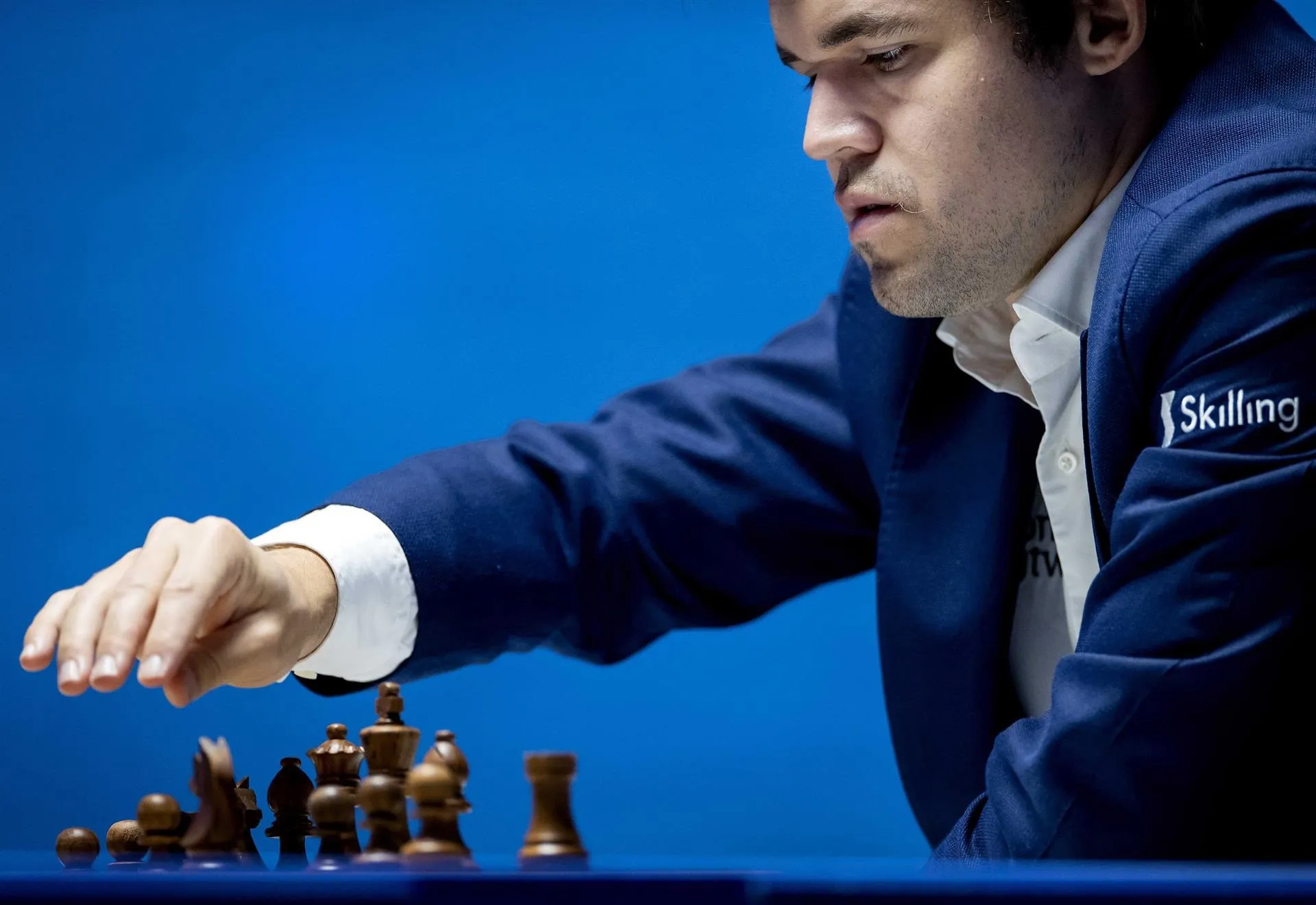 Carlsen remonta ante Mamedyarov y aumenta ventaja como líder