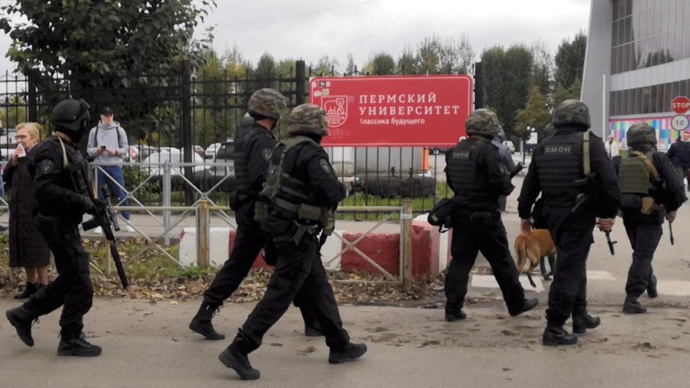 Mueren al menos 8 personas en un tiroteo en una universidad de Rusia