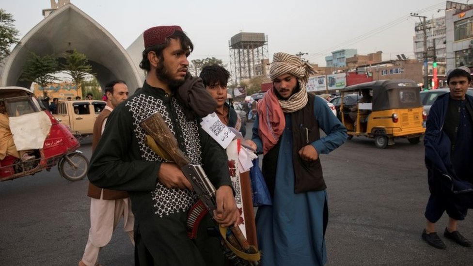 Afganistán: el Talibán dice que colgó 4 cadáveres como advertencia en la ciudad afgana de Herat