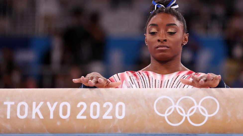 Simone Biles: Debí haber renunciado mucho antes de Tokio