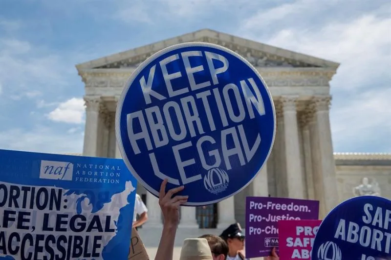 El Supremo de EE.UU. decide bloquear restricciones a la píldora abortiva